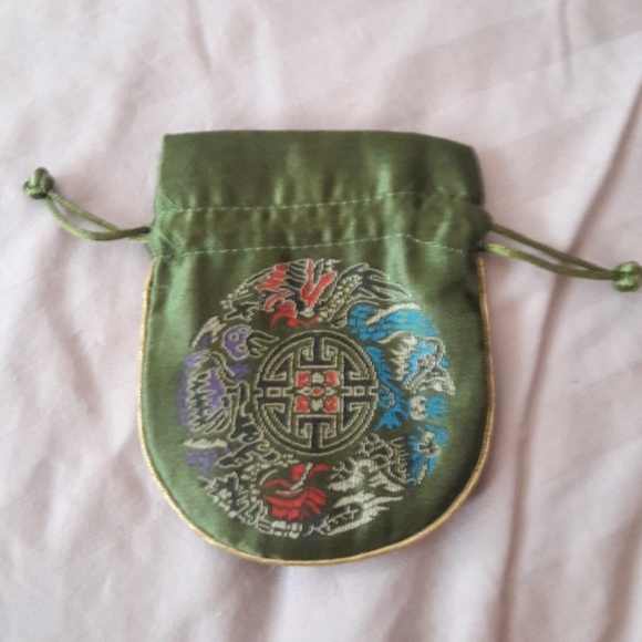 Satin drawstring pouch - Picture 2 of 4